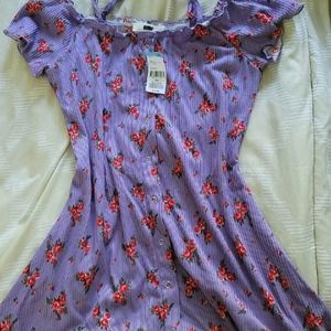 28 inches from shoulder. 14 waist